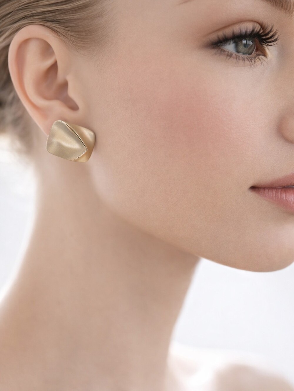 Matte Silver Geometric Clip-On Earrings – Modern Women’s Statement Jewelry